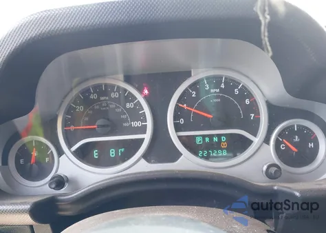 2009 Jeep Wrangler Unlimited Sahara z USA, uszkodzony, nr VIN 1J4GA59109L740206